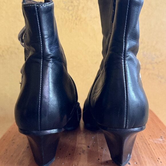 Luc Berjen women's leather ankle boots (black) with side zipper. Made in Italy. - Picture 2 of 6